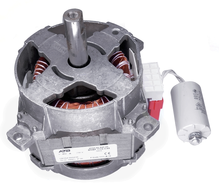 Electric motor assembly in the group at Gräsklipparbutiken (5205262-01)