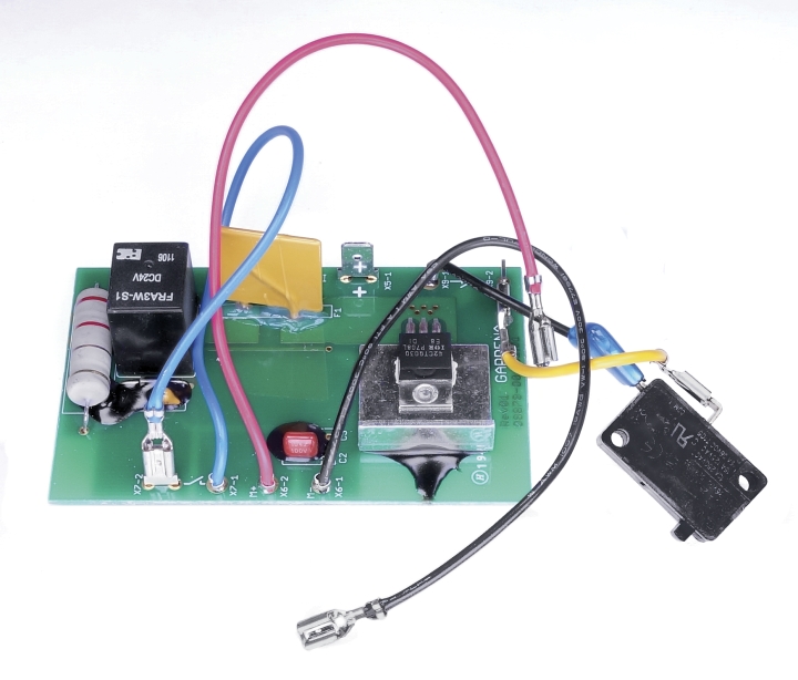 Circuit board assembly in the group at Gräsklipparbutiken (5233402-01)