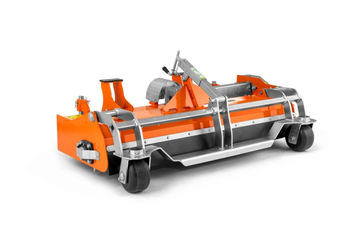 Husqvarna scarifier in the group at Gräsklipparbutiken (5406647-01)