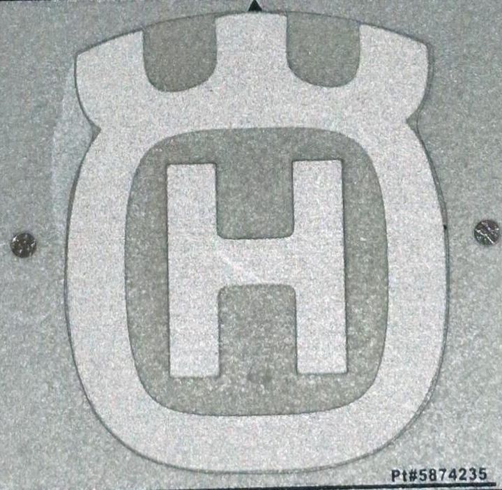 DECAL HUSQVARNA CROWN in the group Automower 415X - 2022 at Gräsklipparbutiken (5874235-01)