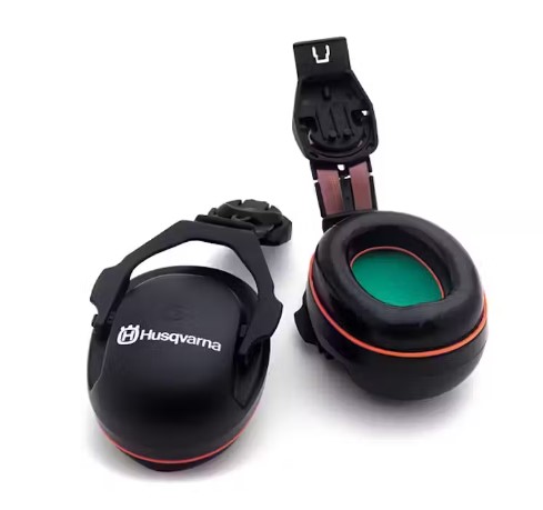 Hearing protection in the group  at Gräsklipparbutiken (5874424-01)
