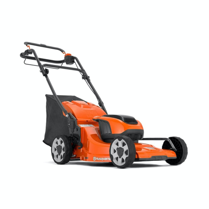 Husqvarna LC 142iS in the group Lawn Mowers / Battery lawn mowers at Gräsklipparbutiken (9705419-01)