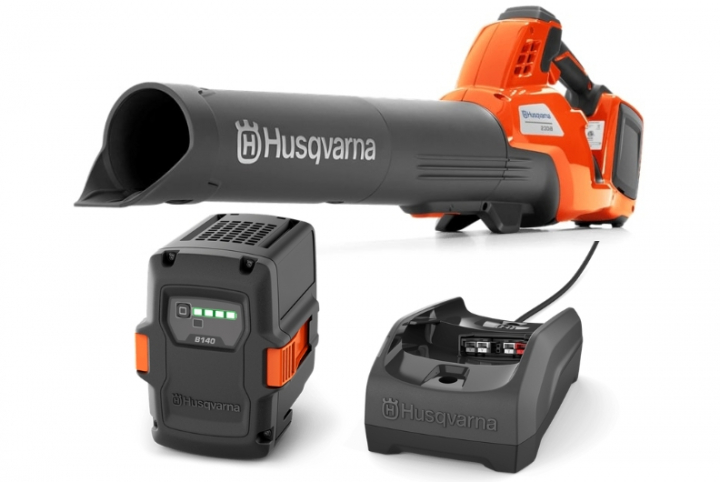 Husqvarna 230iB with battery and charger in the group Forest and Garden Products / Husqvarna Leaf Blowers / Battery powered blowers at Gräsklipparbutiken (9707444-02)