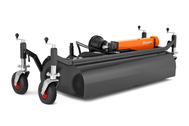 Husqvarna surface cleaner for hybrid grass