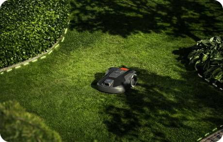 Husqvarna Automower som klipper gräsmattan med virtuella gränser