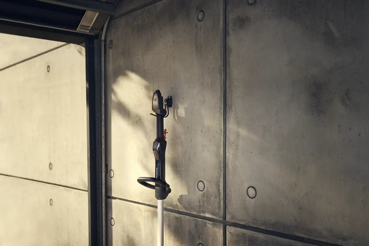 Husqvarna Aspire™ T28 with battery(B45 2.5Ah) and charger