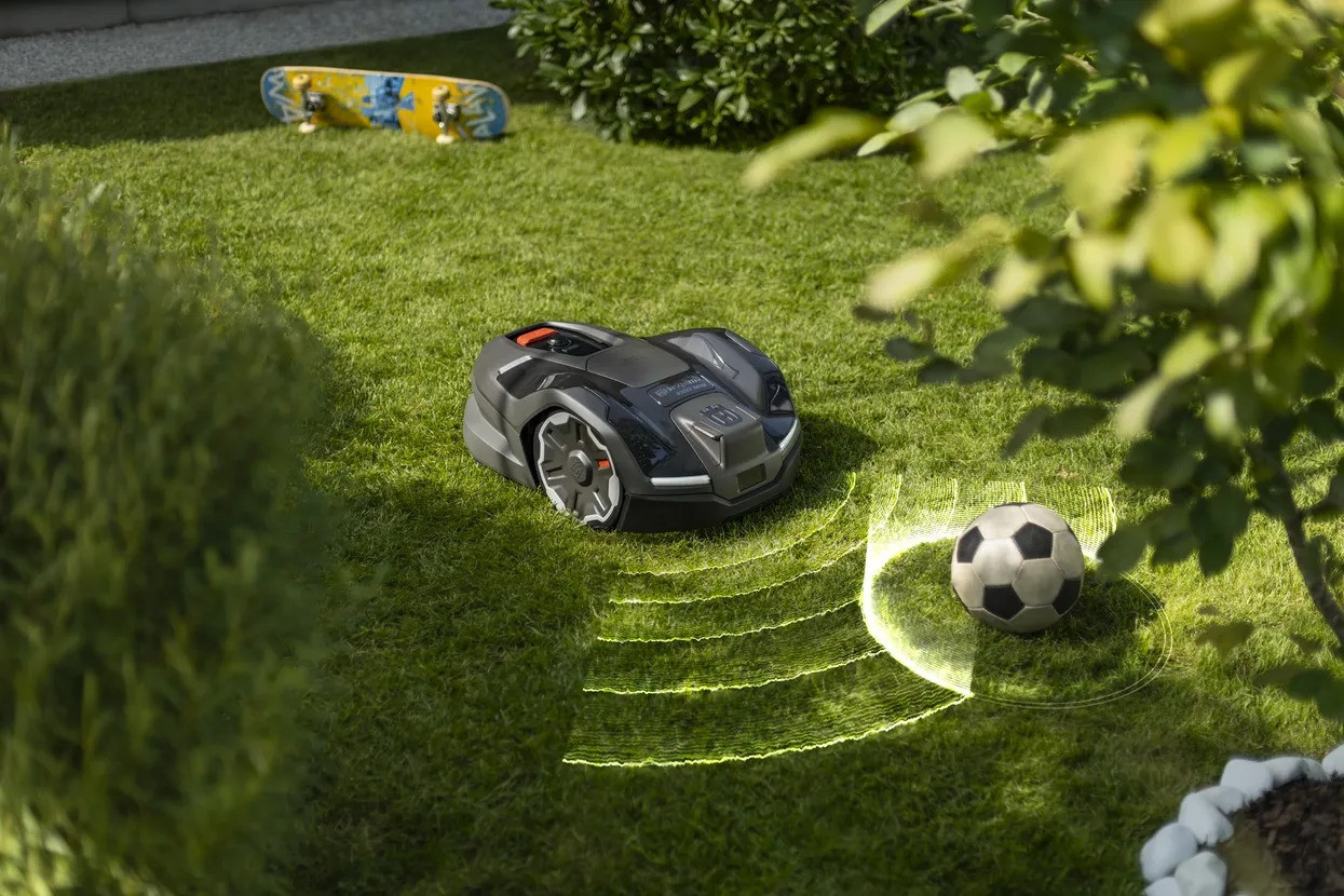 Husqvarna Automower® 405XE Nera Robotic Lawn Mower