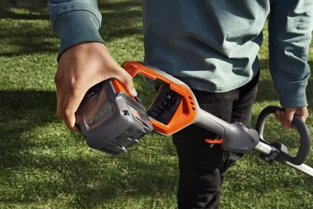 Husqvarna 220iR Battery Brushcutter