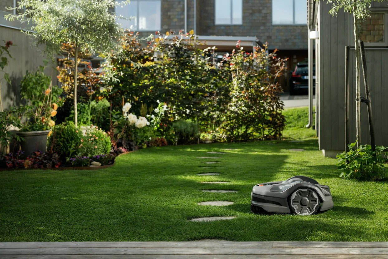 Husqvarna Automower® 305E Nera Robotic Lawn Mower