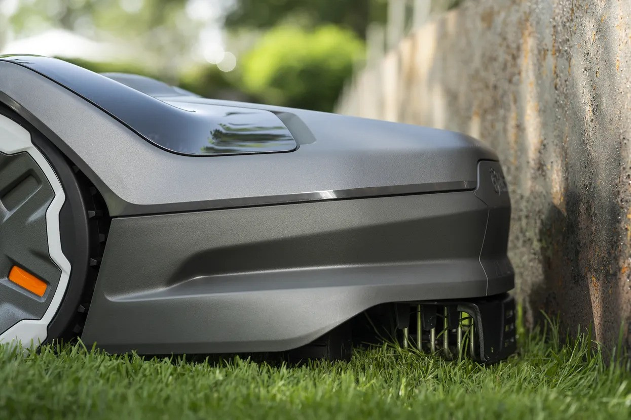 Husqvarna Automower® 305E Nera Robotic Lawn Mower