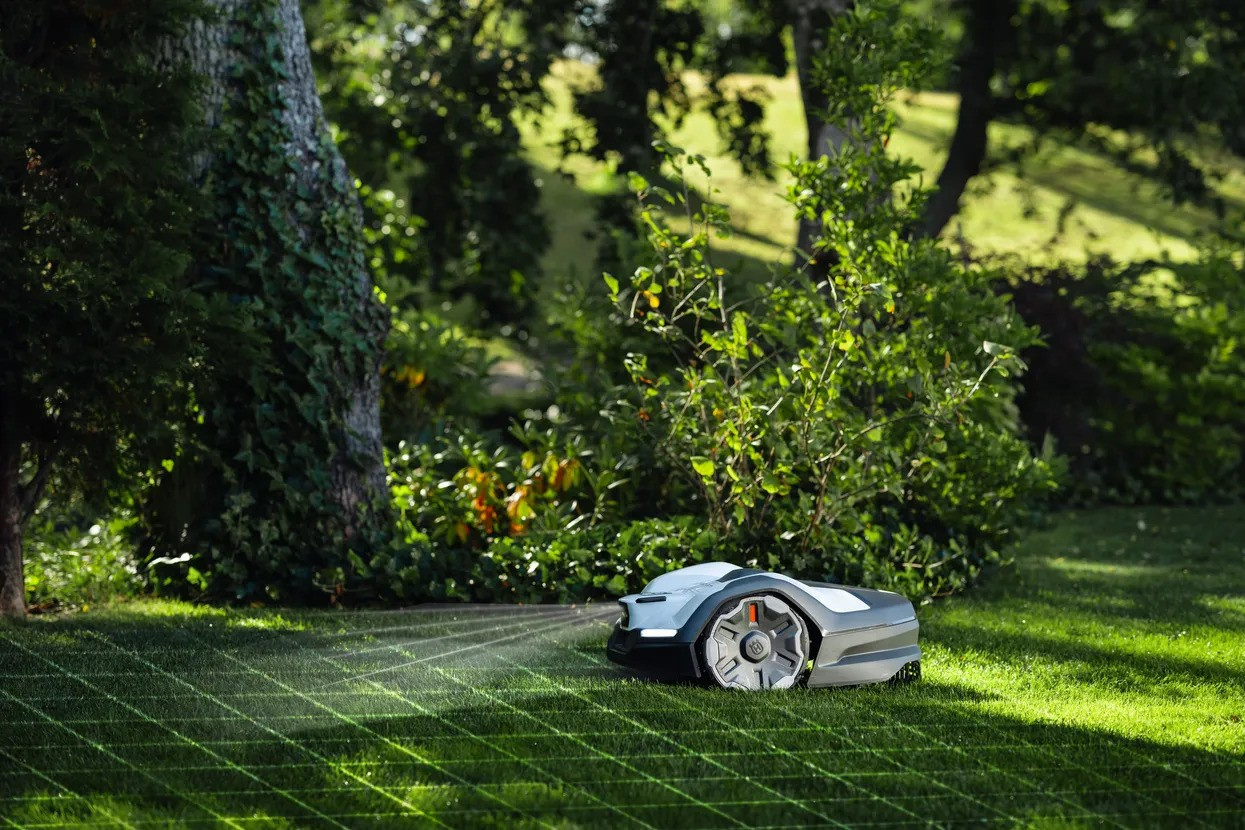 Husqvarna Automower® 405VE Nera Robotic Lawn Mower