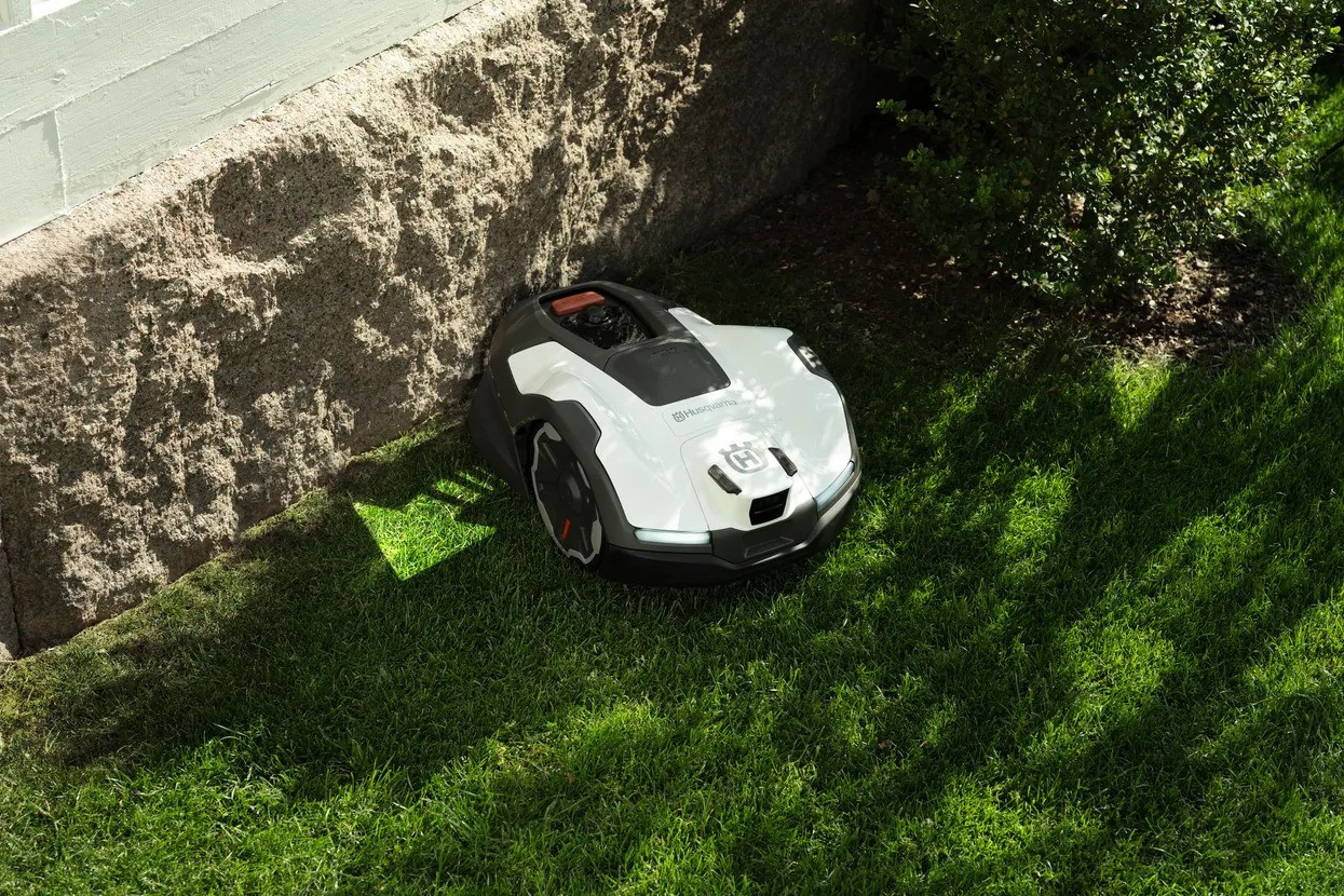 Husqvarna Automower® 410VE Nera Robotic Lawn Mower