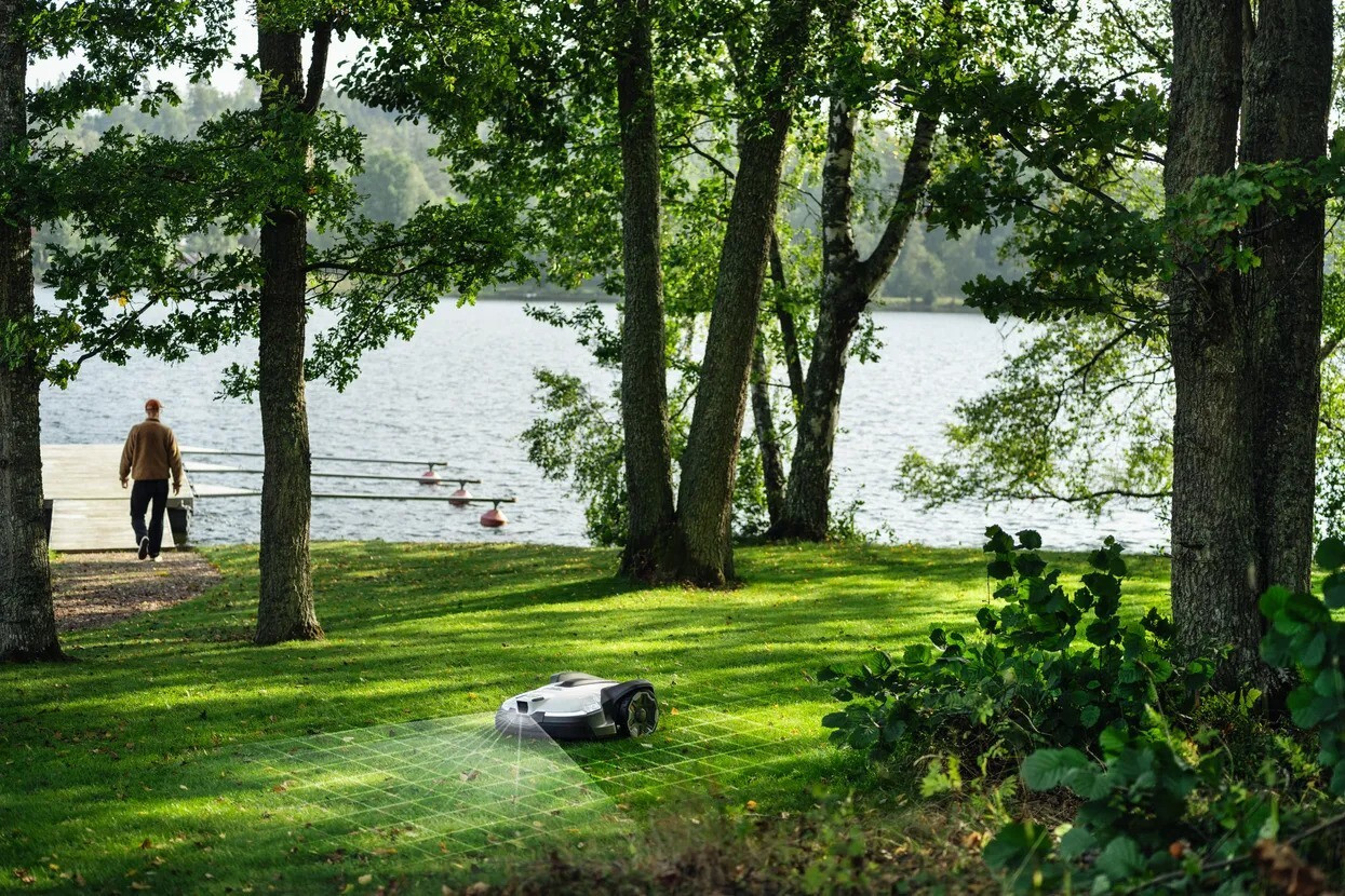 Husqvarna Automower® 430V Nera Robotic Lawn Mower