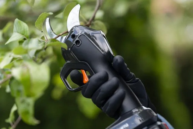 Husqvarna Aspire™ PS30X-P4A with battery and charger