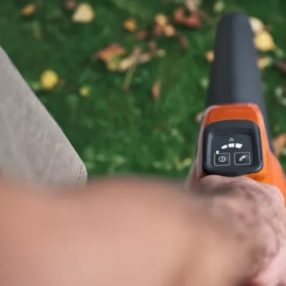 Husqvarna 335iB without battery and charger