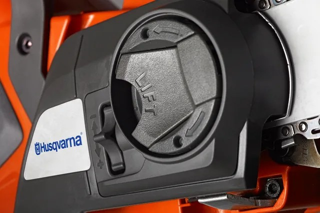 Husqvarna 230i battery chainsaw with battery and charger