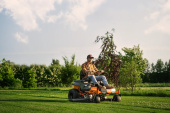 Husqvarna Z 342iF Battery-powered Zero-Turn Ride-on Mower Husqvarna Z 342iF Battery-powered Zero-Turn Ride-on Mower