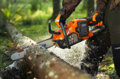 Husqvarna 440i battery chainsaw with battery and charger Husqvarna 440i battery chainsaw with battery and charger